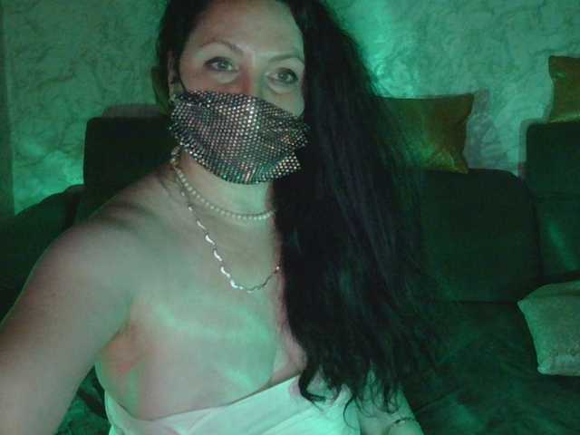 Florena-1 live cam on BongaCams