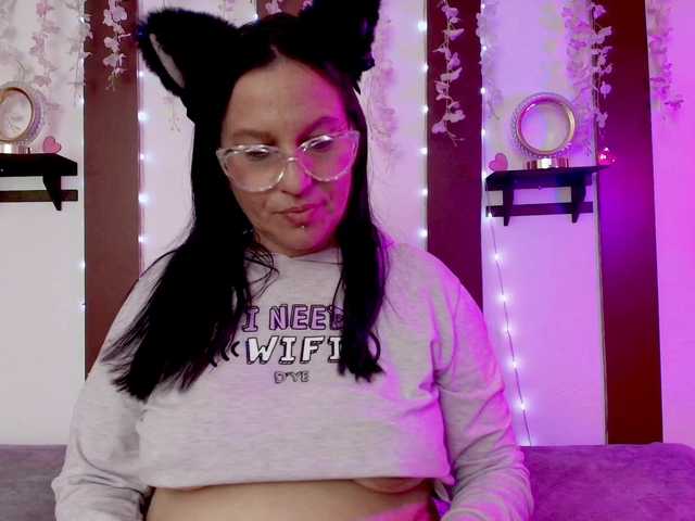 nadiaSamiri live cam on BongaCams