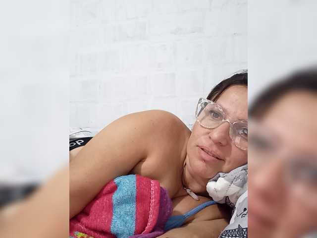 nadiaSamiri live cam on BongaCams