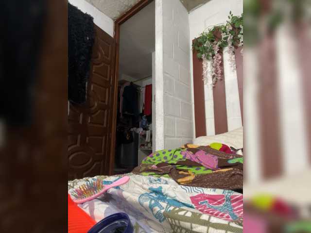 nadiaSamiri live cam preview