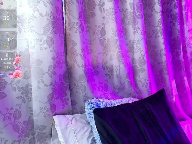 nadiaSamiri live webcam show