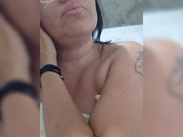nadiaSamiri live cam on BongaCams