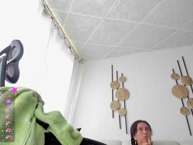 nadiaSamiri live cam on BongaCams