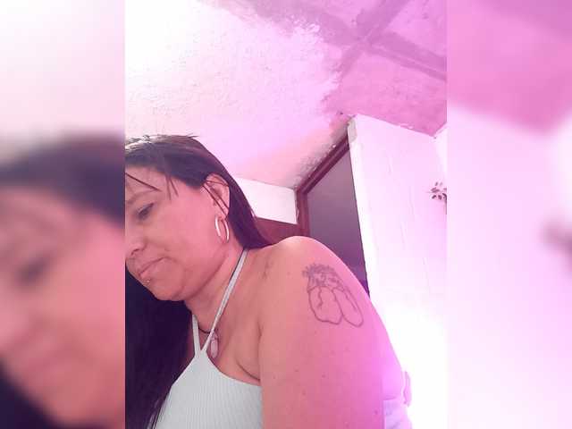 nadiaSamiri live cam on BongaCams