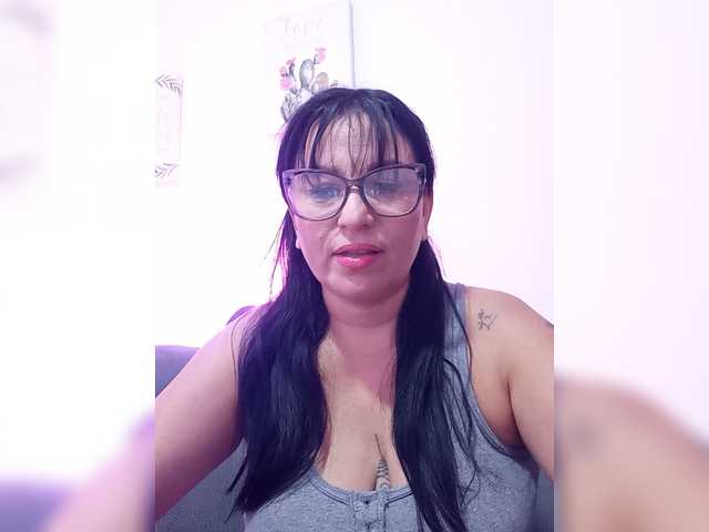 nadiaSamiri live cam on BongaCams