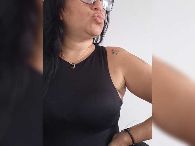 nadiaSamiri live cam on BongaCams