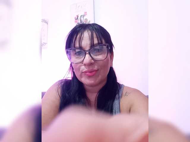 nadiaSamiri live cam on BongaCams