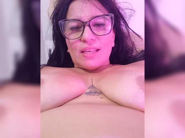nadiaSamiri live cam on BongaCams
