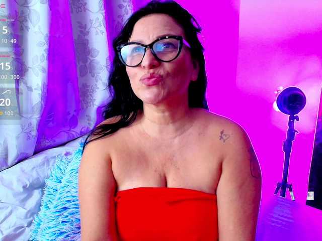 nadiaSamiri live webcam show