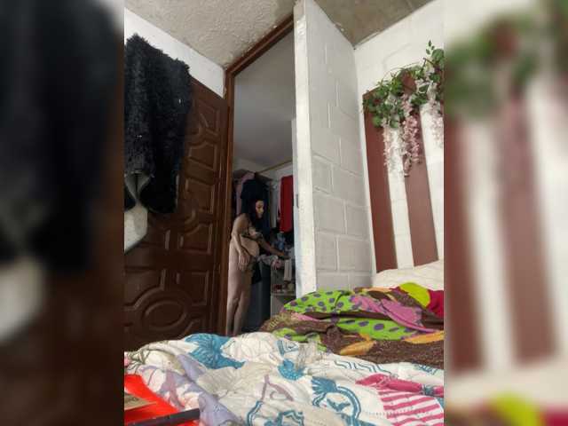 nadiaSamiri live cam preview