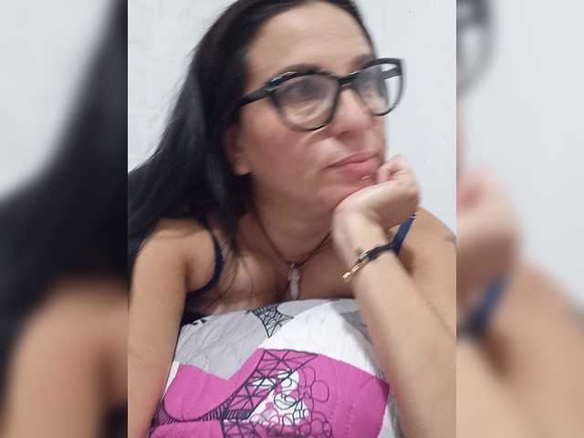 nadiaSamiri live cam on BongaCams