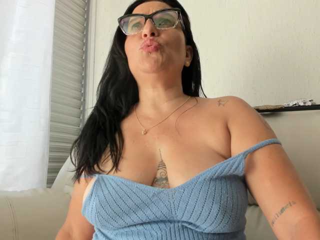 nadiaSamiri live cam on BongaCams