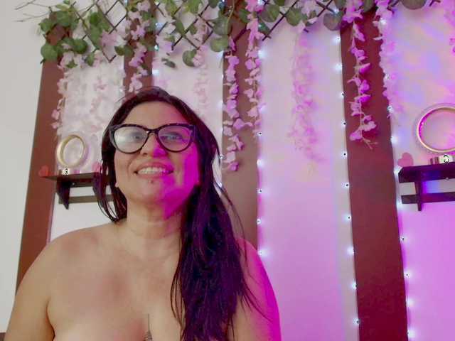 nadiaSamiri live cam on BongaCams