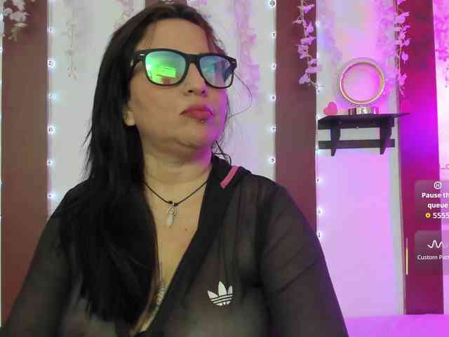 nadiaSamiri webcam