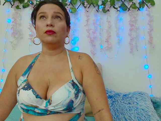 nadiaSamiri webcam