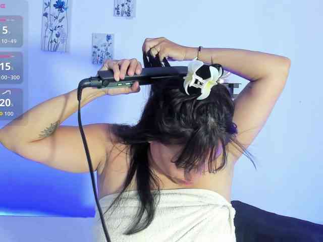 nadiaSamiri webcam