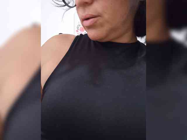 nadiaSamiri webcam