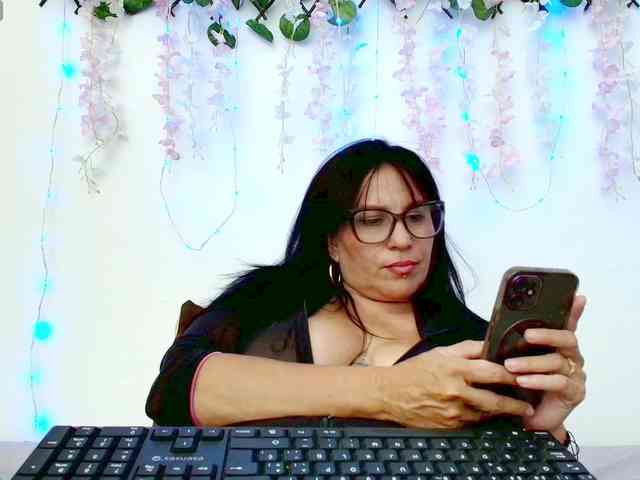 nadiaSamiri webcam