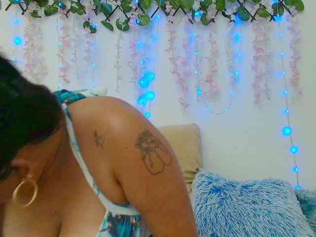 nadiaSamiri webcam