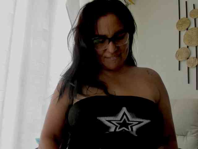 nadiaSamiri webcam