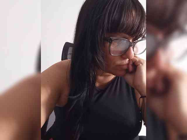 nadiaSamiri webcam