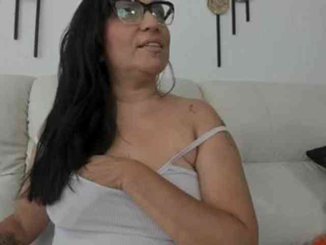 nadiaSamiri webcam