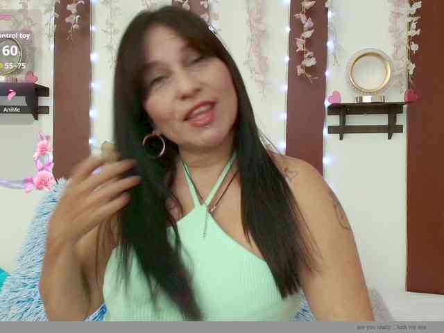 nadiaSamiri webcam