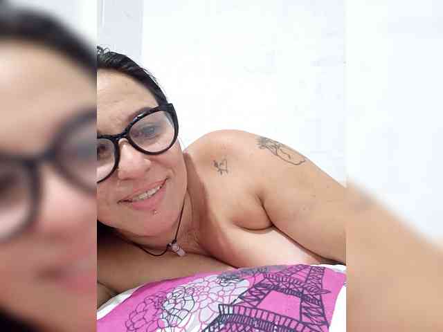 nadiaSamiri webcam