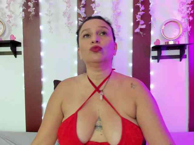 nadiaSamiri webcam