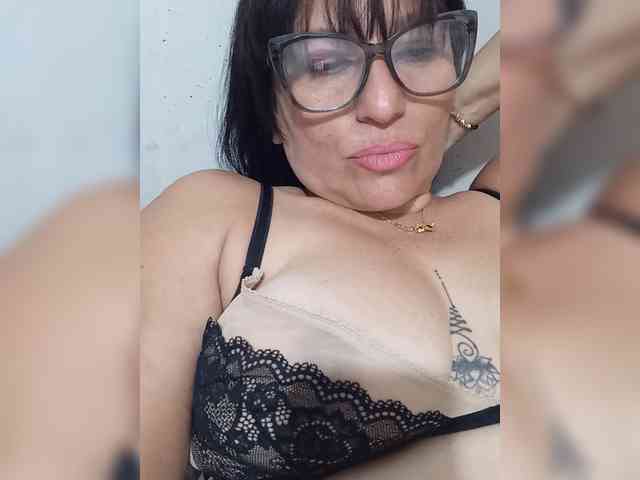 nadiaSamiri webcam