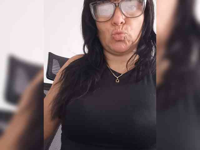 nadiaSamiri webcam