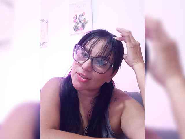 nadiaSamiri webcam