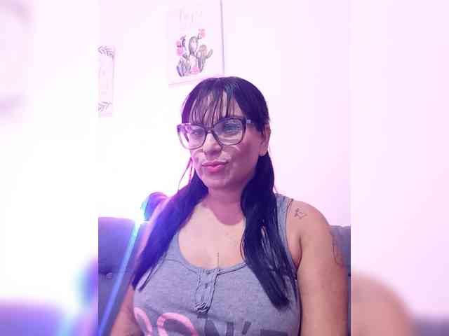 nadiaSamiri webcam