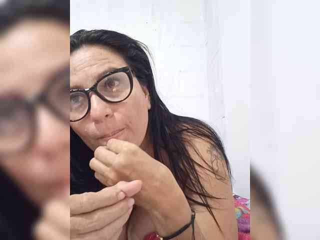nadiaSamiri webcam