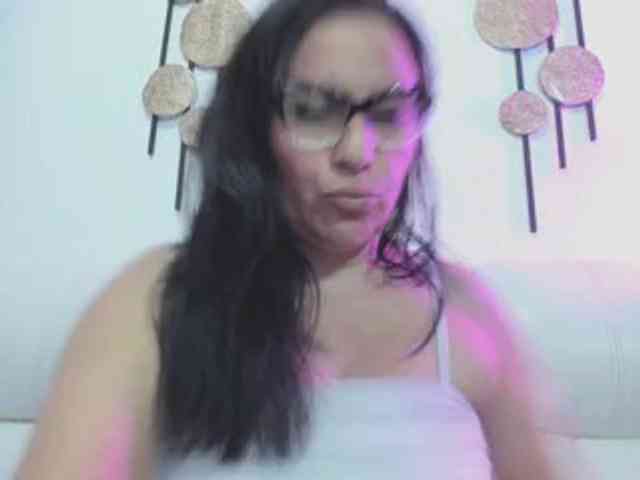 nadiaSamiri webcam