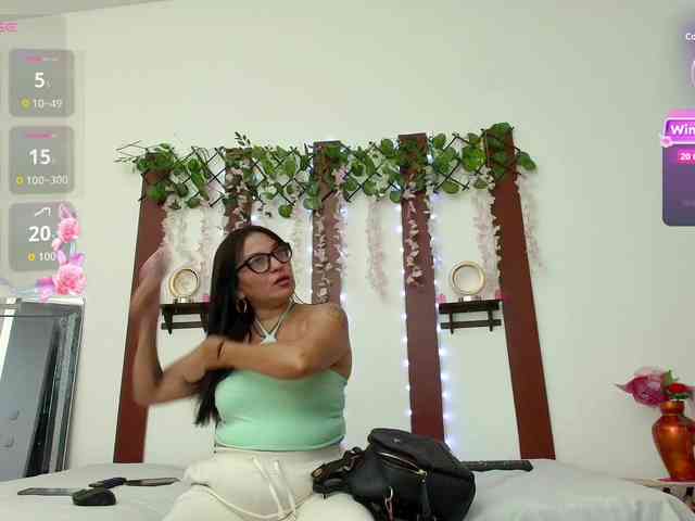 nadiaSamiri webcam