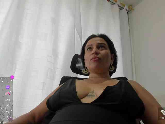 nadiaSamiri webcam