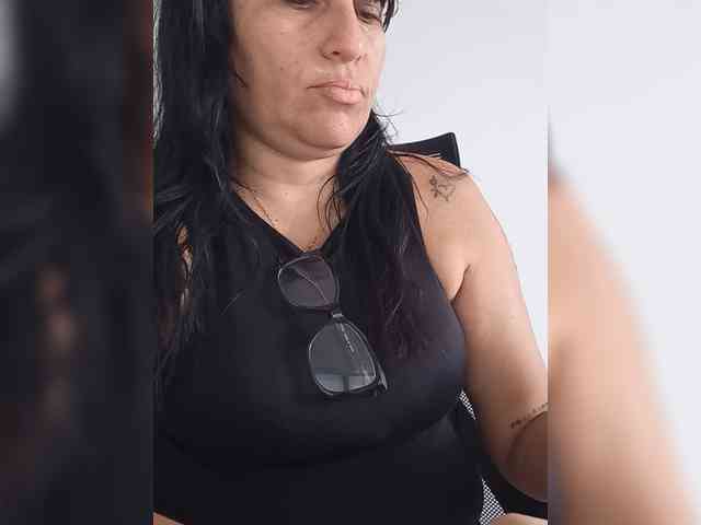 nadiaSamiri webcam