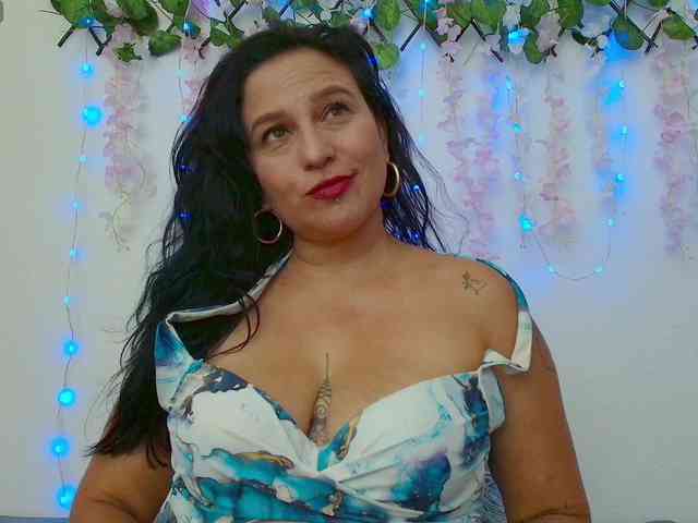 nadiaSamiri webcam
