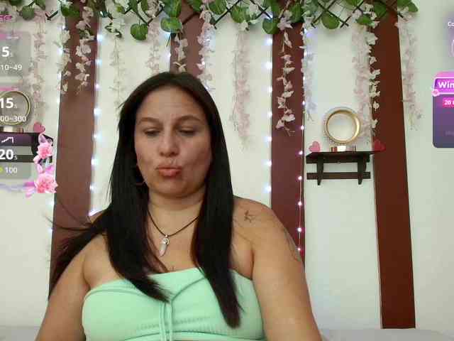nadiaSamiri webcam