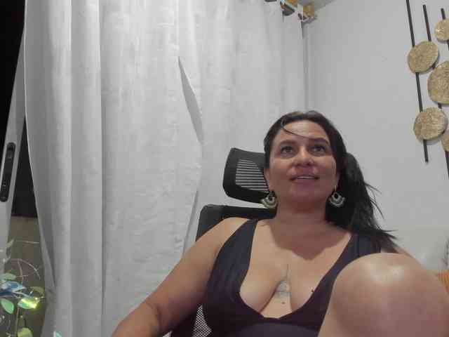 nadiaSamiri webcam