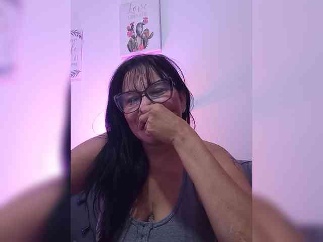 nadiaSamiri webcam
