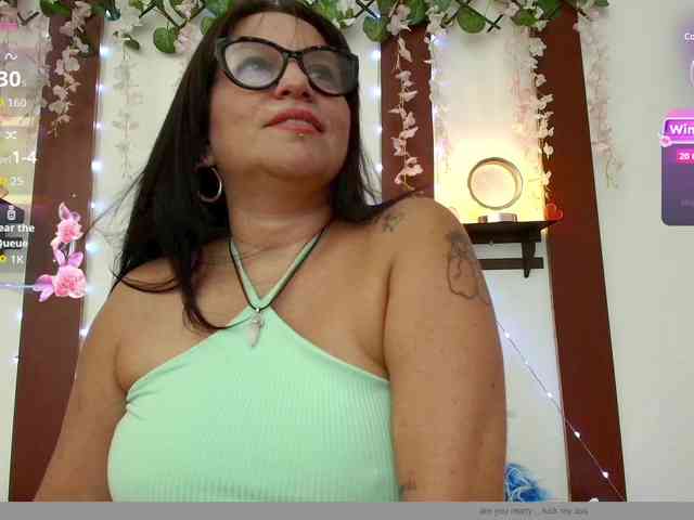 nadiaSamiri webcam