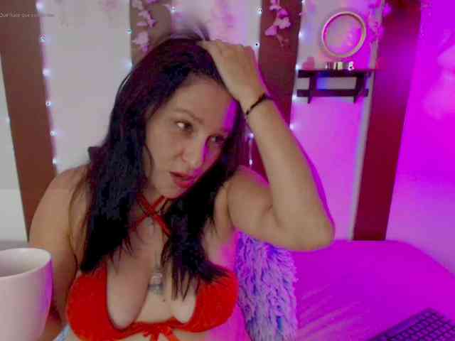 nadiaSamiri webcam