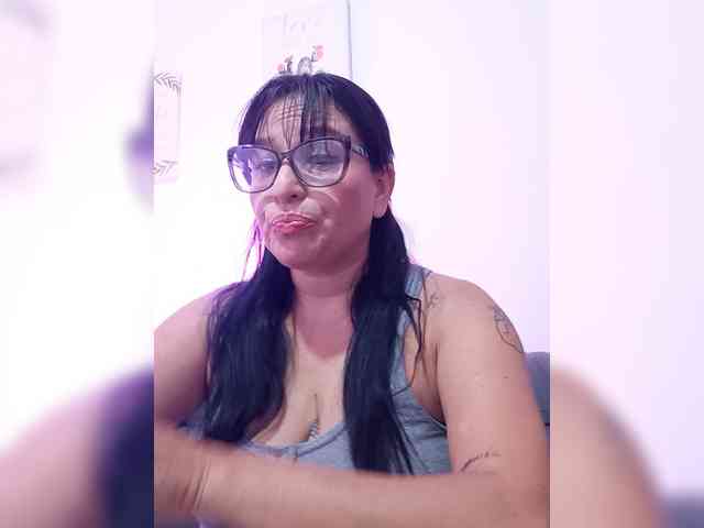 nadiaSamiri webcam