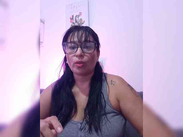 nadiaSamiri webcam