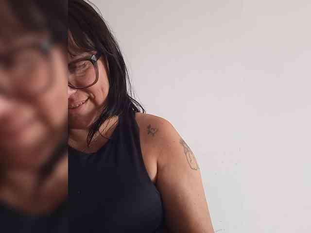 nadiaSamiri webcam