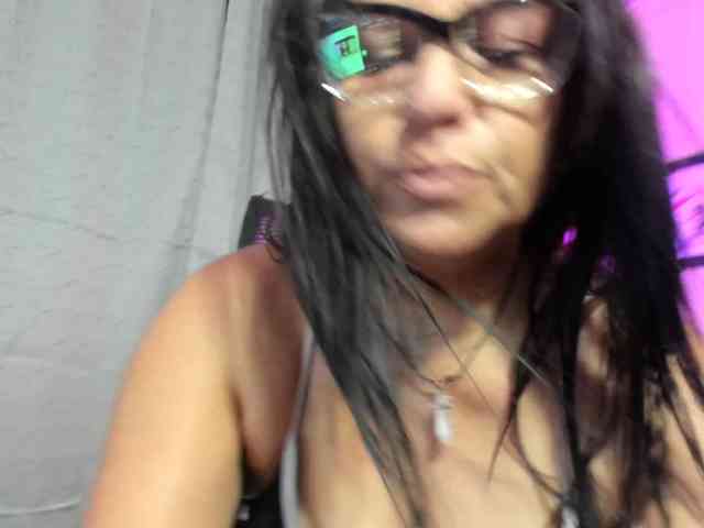 nadiaSamiri webcam