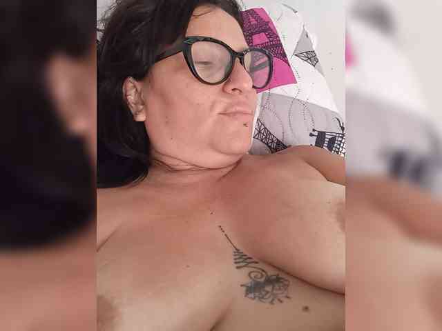 nadiaSamiri webcam