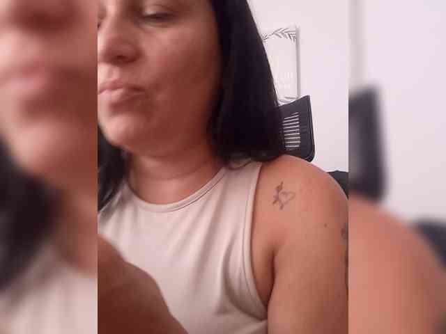 nadiaSamiri webcam